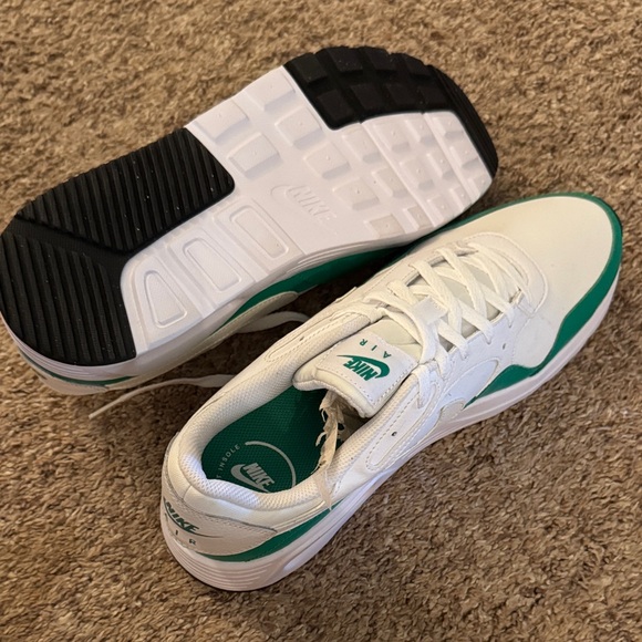 Nike White and Green Sneakers - Picture 3 of 4